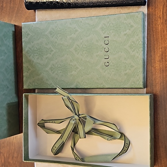 Gucci clutch purse with gift box and bag - Picture 5 of 7